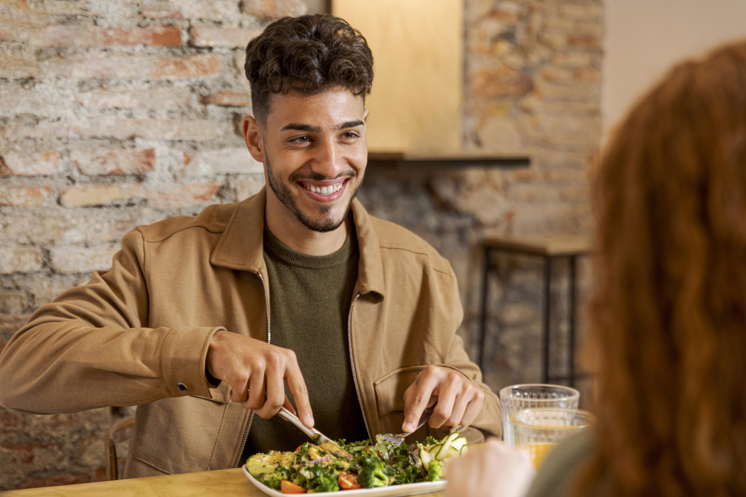 close-up-smiley-man-woman-table