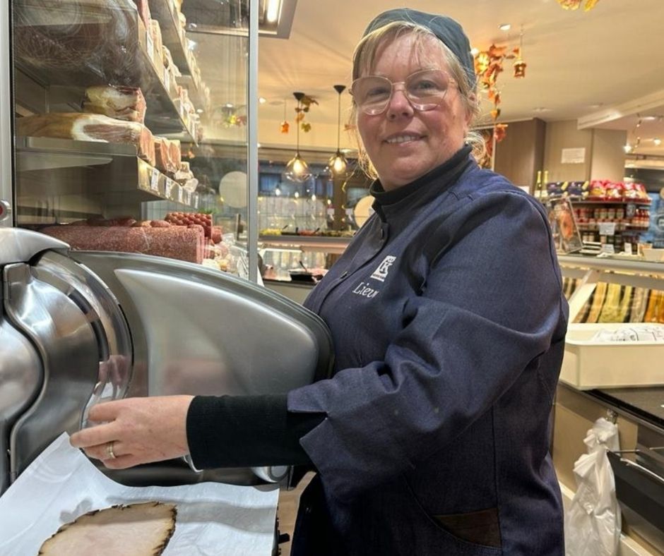 Lieve aan snijmachine Belgische keurslager lieve patrick opglabbeek oudsbergen