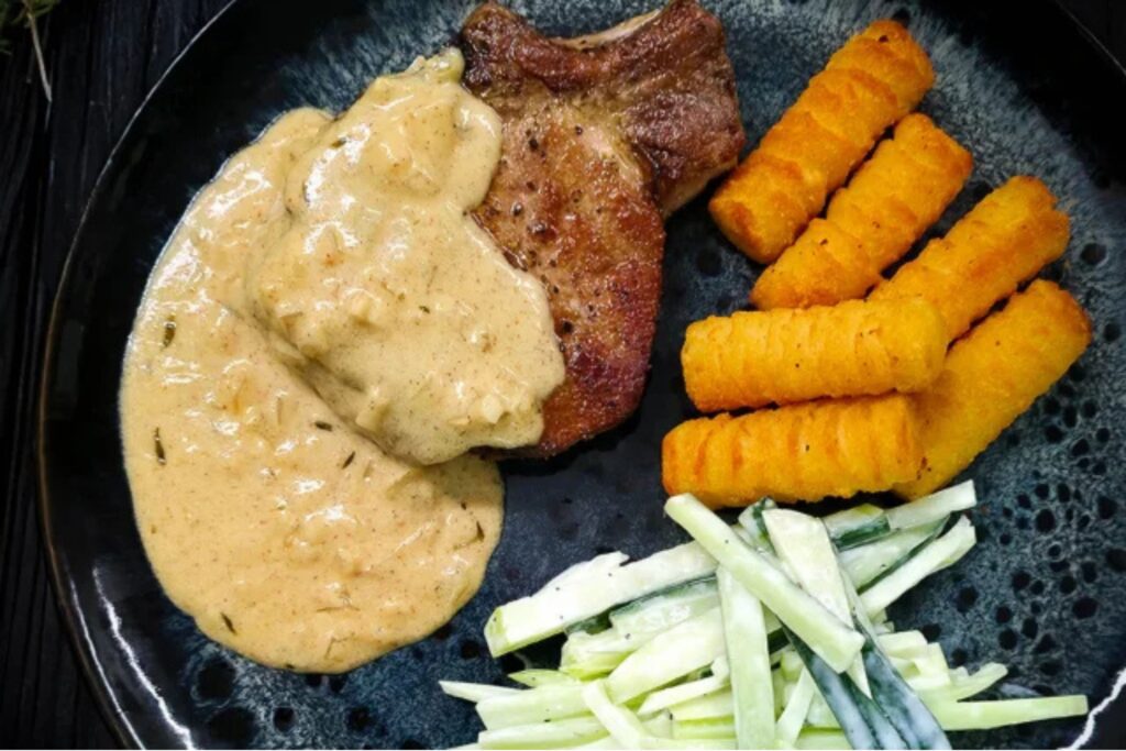 BRASVAR-kotelet met appelcider-mosterdsaus