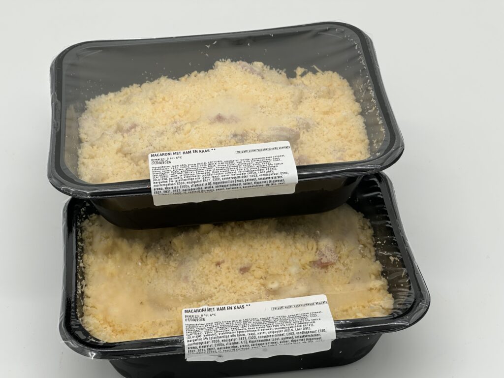 macaroni met ham en kaas in sealbakjes